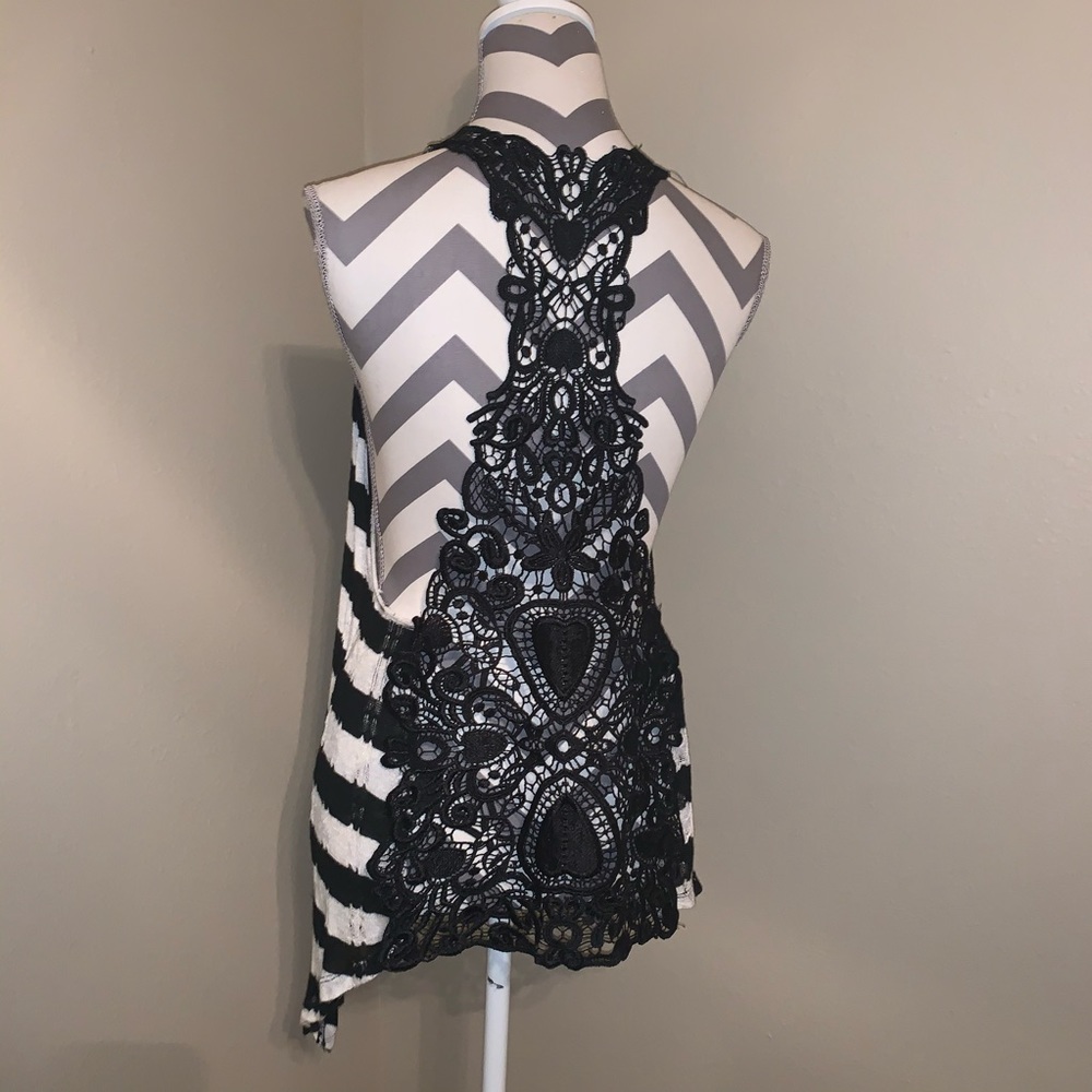 Daytrip Lace Racer back Sleeveless Shawl